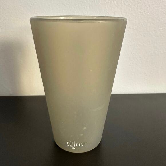 Silipint Orvis Logo Gray Silicone 16oz Drinking Cup - Picture 2 of 4